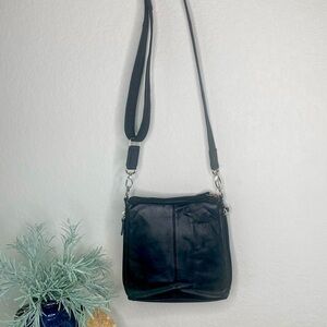 Gun Tote’n Mamas Black Leather Crossbody Purse Carry and Conceal GTM